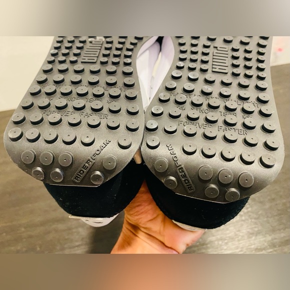 Puma Men's Black and White Sneakers - Picture 7 of 10